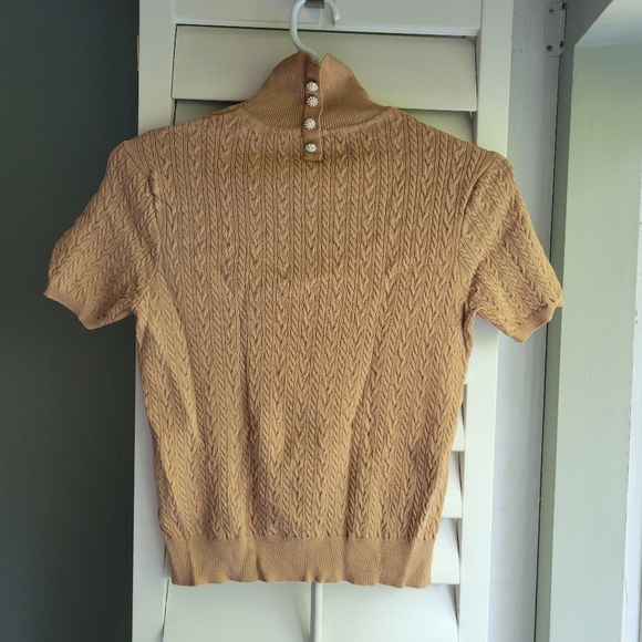 Zara tan cable knit short sleeve mockneck top with faux pearl button - Picture 2 of 6